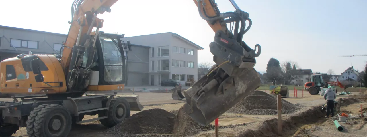 Neubau Bürogebäude mit Lagerhallen