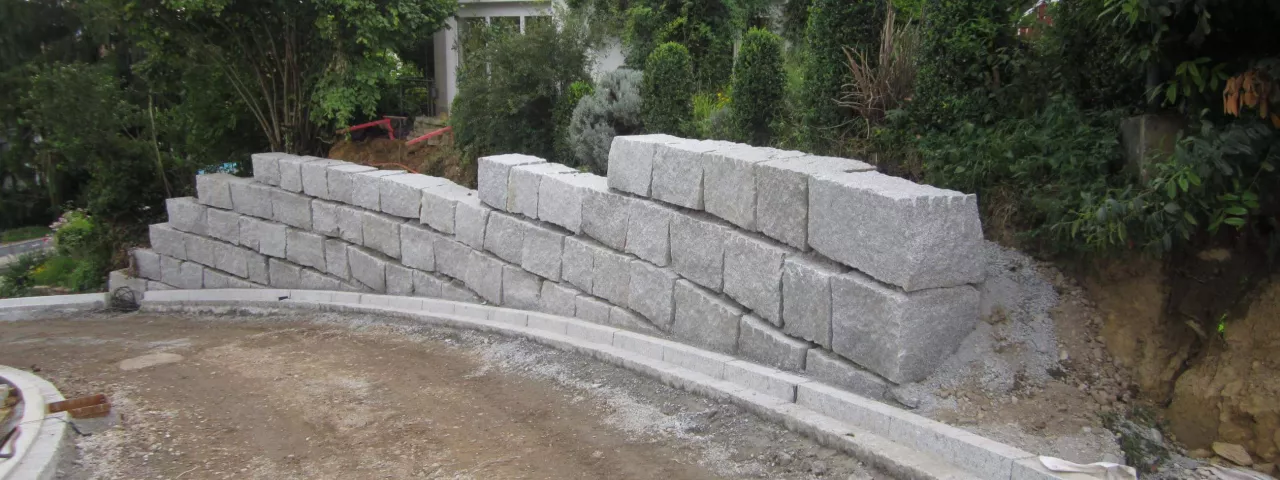 Natursteinmauer