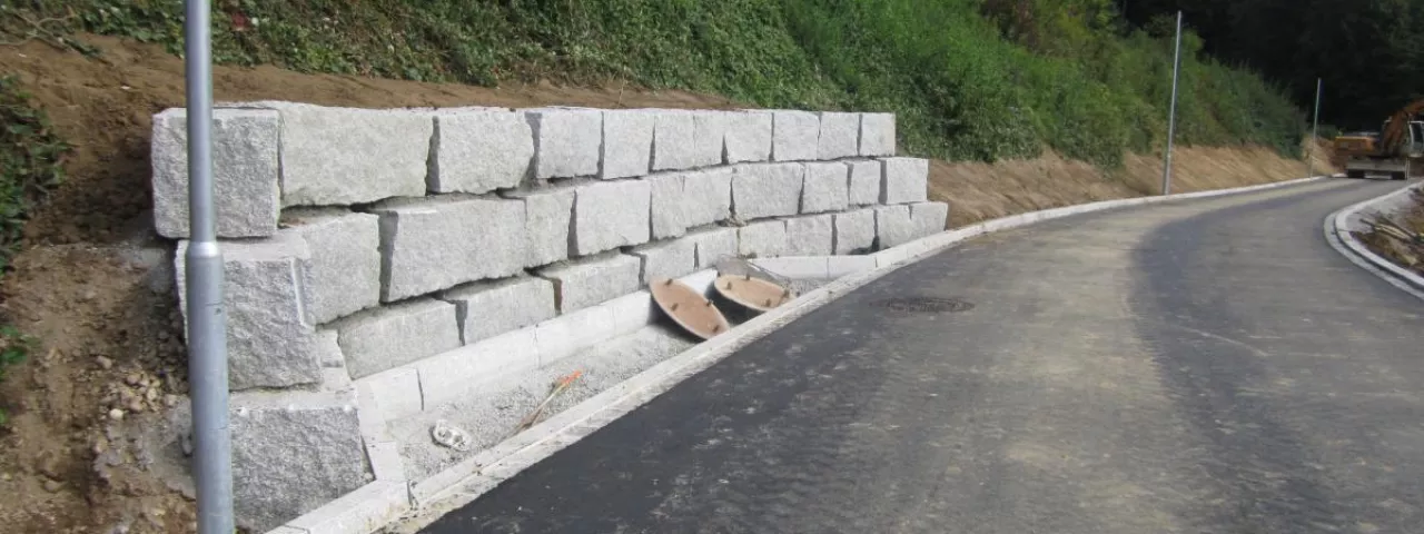 Natursteinmauer