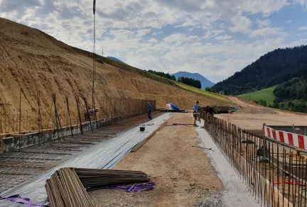 Milchviehstall und Maschinenhalle
