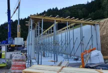Milchviehstall und Maschinenhalle