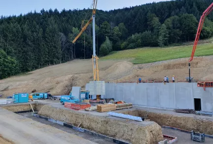 Milchviehstall und Maschinenhalle