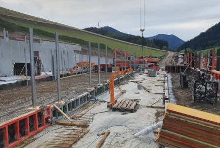 Milchviehstall und Maschinenhalle
