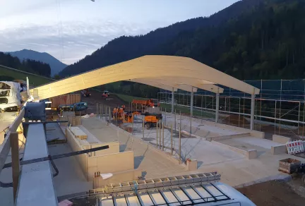 Milchviehstall und Maschinenhalle
