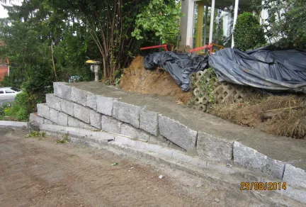 Natursteinmauer