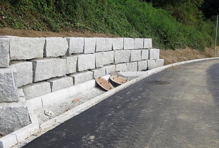 Natursteinmauer